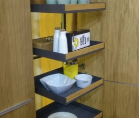kuchnie na wymiar - cargo szafa wysuwana