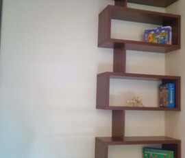 meble do pokoju - zabudowa z polek